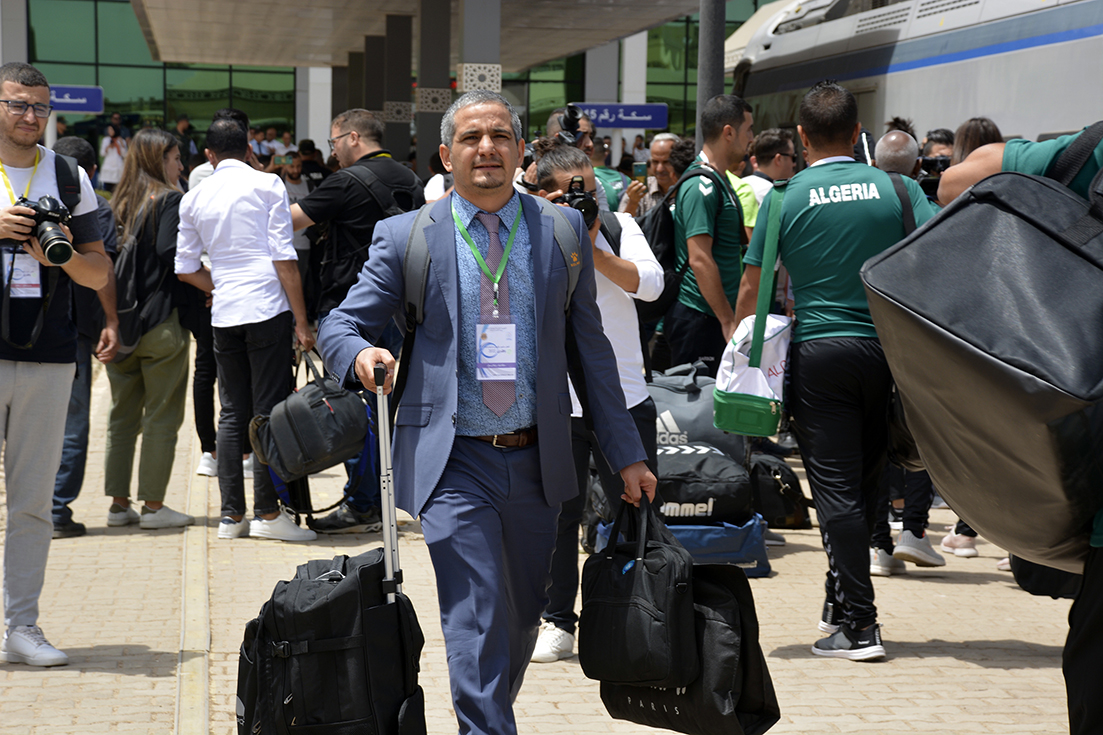 فيما حل أمس أول فوج من الرياضيين الجزائريين عبر القطار: الباهية تبدأ في استقبال ضيوف العرس المتوسطي