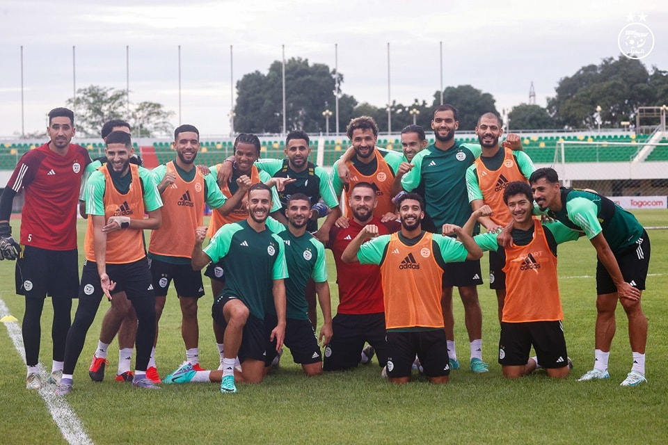 بعدما قاد محاربي الصحراء للتأهل المبكر لكان 2025: الناخب الوطني يُطالب لاعبيه بضرورة الحفاظ على روح المجموعة