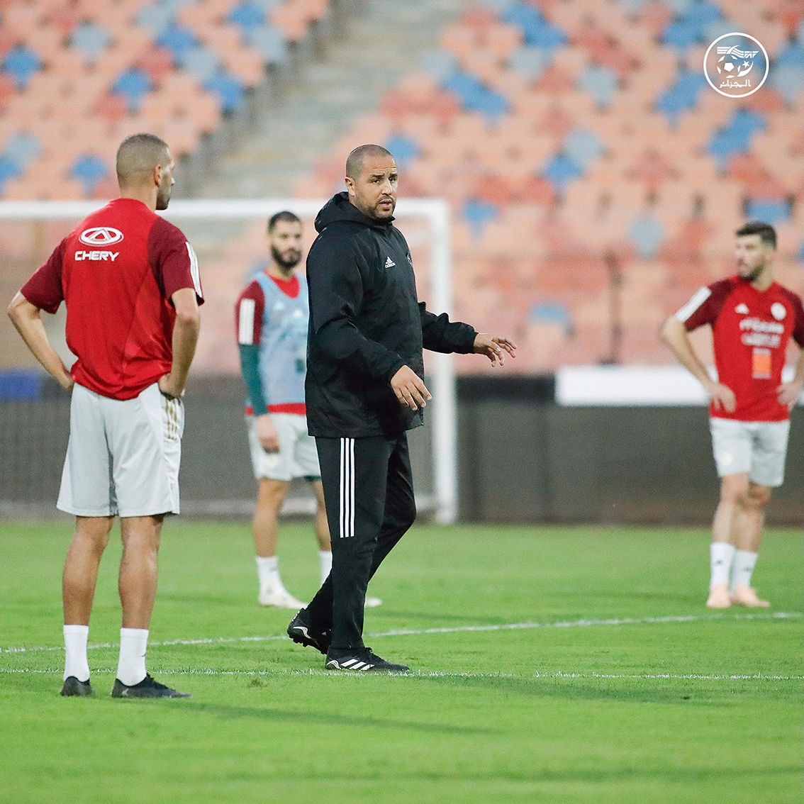 برر توديع الخضر لكأس العرب بالإصابات والإرهاق: بوڤرة يستقيل ويطلب السماح من الجماهير الجزائرية