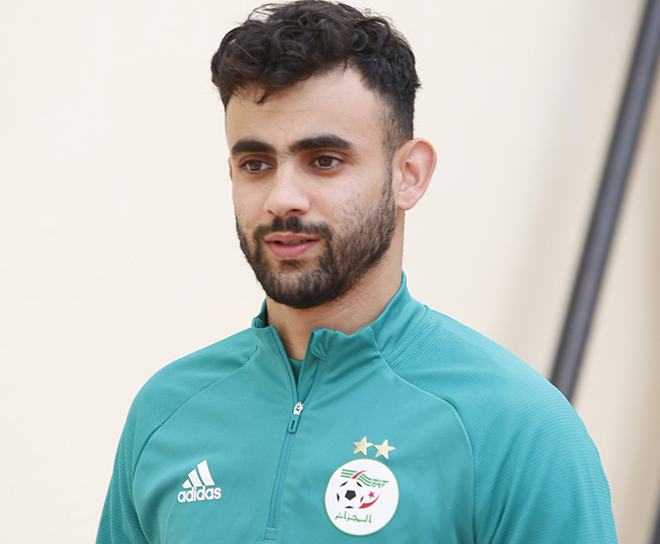 رشيد غزال يشيد بخصال قائد كتيبة محاربي الصحراء: «محرز لا يهتم بالنجومية مثل ماني وصلاح»