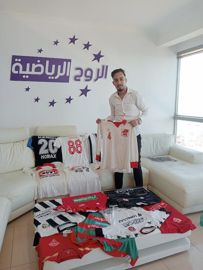 هاوي جمع قمصان اللاعبين هواري عبد الخالق في ضيافة الروح الرياضية: «حلمي الوصول إلى المنتخب الوطني والحصول على قميص محرز»