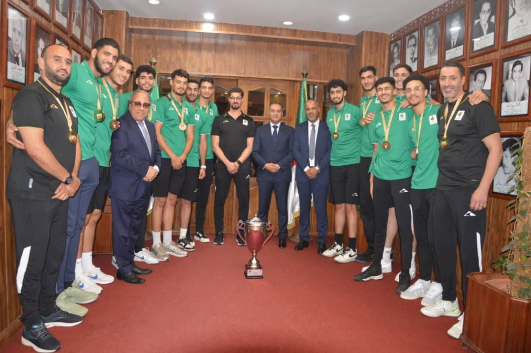 بعد عودته إلى أرض الوطن محملاً بالتاج العربي: المنتخب الوطني لكرة السلة يحظى باستقبال الأبطال