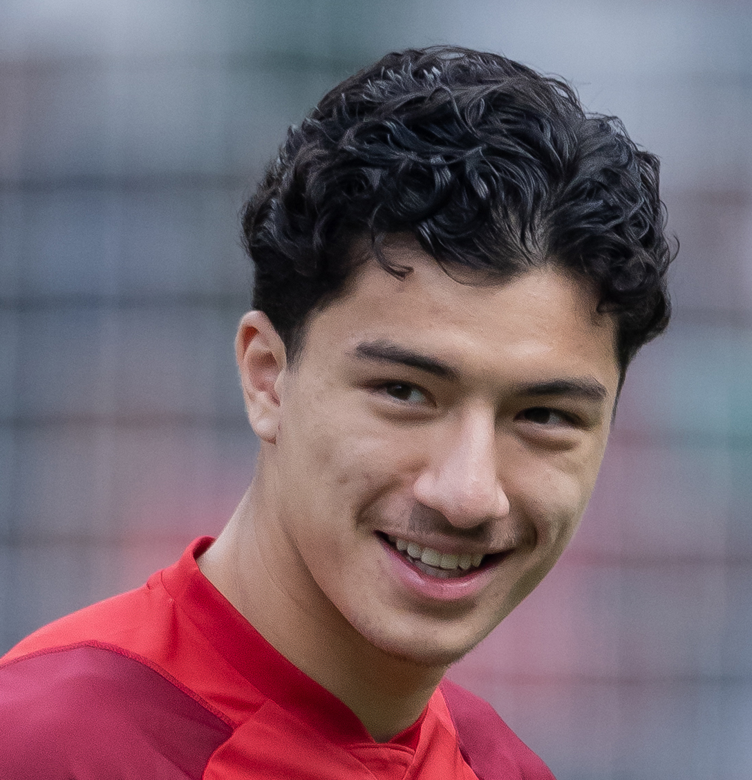 إبراهيم مازا في حوار خاص: «مسعـــود أوزيــل ملهـــمي الأول»