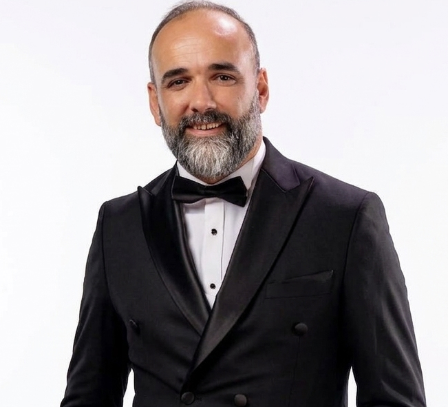 الفنان محمد يبدري ينزل ضيفاً على جريدة الروح الرياضية ويصرح: «دمّــي حمــراوي وهــاته قصــتي مع قــاسم بليـــمام»
